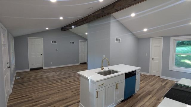 405 S BELLEMERE Road, Blue Springs, MO 64015