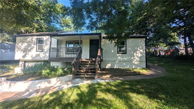 405 S BELLEMERE Road, Blue Springs, MO 64015
