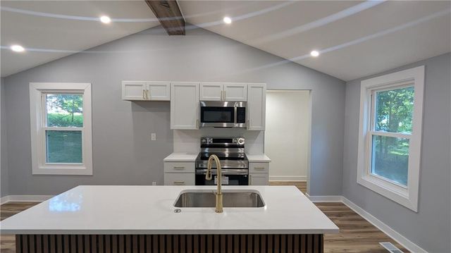 405 S BELLEMERE Road, Blue Springs, MO 64015