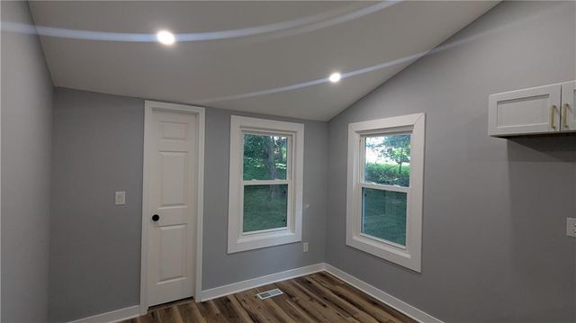 405 S BELLEMERE Road, Blue Springs, MO 64015
