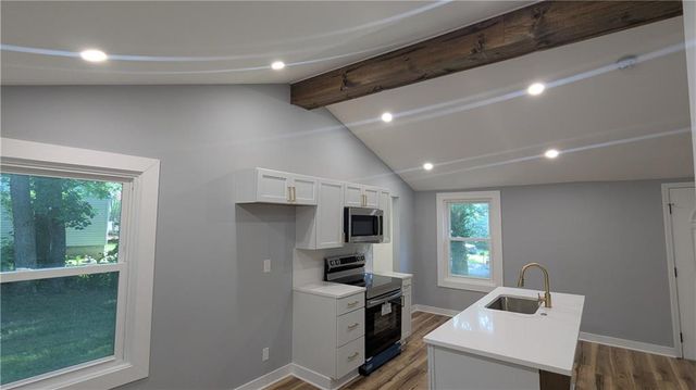405 S BELLEMERE Road, Blue Springs, MO 64015