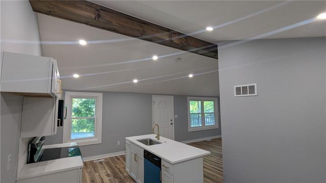 405 S BELLEMERE Road, Blue Springs, MO 64015