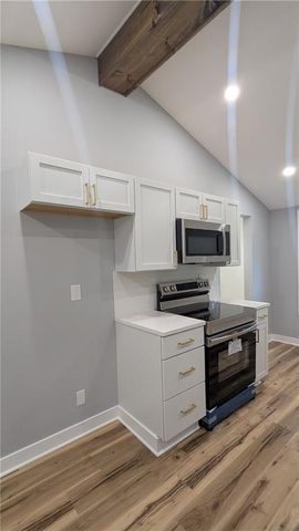 405 S BELLEMERE Road, Blue Springs, MO 64015