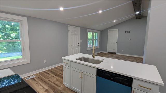 405 S BELLEMERE Road, Blue Springs, MO 64015