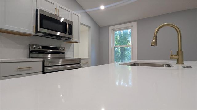 405 S BELLEMERE Road, Blue Springs, MO 64015