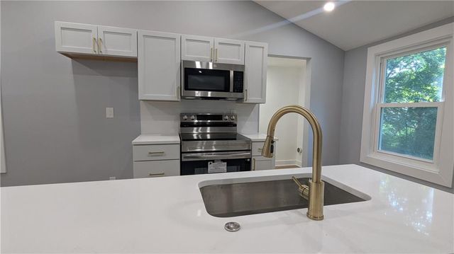 405 S BELLEMERE Road, Blue Springs, MO 64015