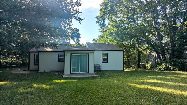 405 S BELLEMERE Road, Blue Springs, MO 64015