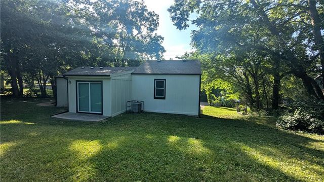 405 S BELLEMERE Road, Blue Springs, MO 64015
