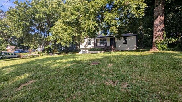 405 S BELLEMERE Road, Blue Springs, MO 64015