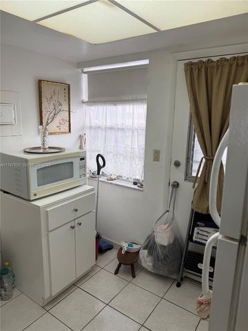 18555 NE 14th Avenue 618, Miami, FL 33179