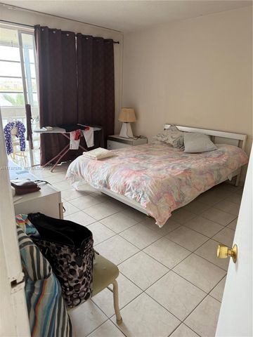 18555 NE 14th Avenue 618, Miami, FL 33179