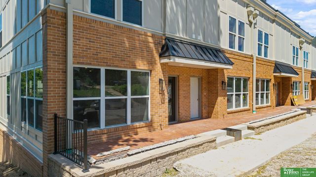 1026 S 33rd Street, Omaha, NE 68105