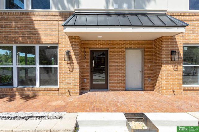 1026 S 33rd Street, Omaha, NE 68105
