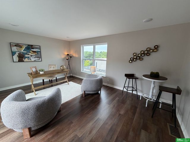 1026 S 33rd Street, Omaha, NE 68105