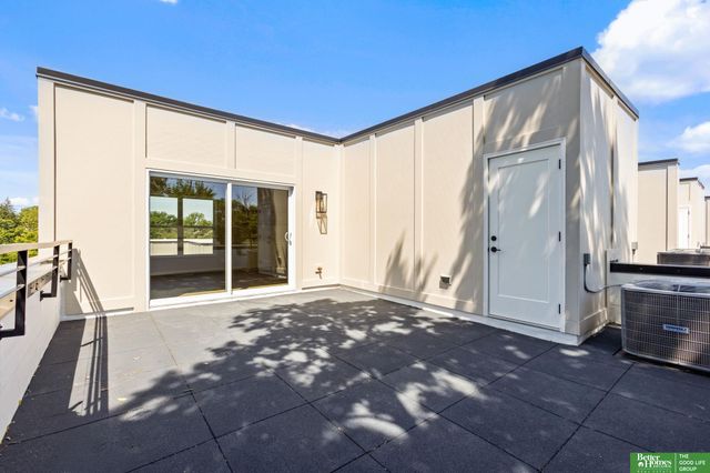 1026 S 33rd Street, Omaha, NE 68105
