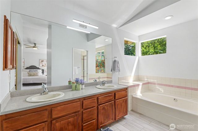 24305 SE 42nd Place, Sammamish, WA 98029