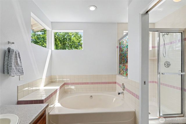 24305 SE 42nd Place, Sammamish, WA 98029