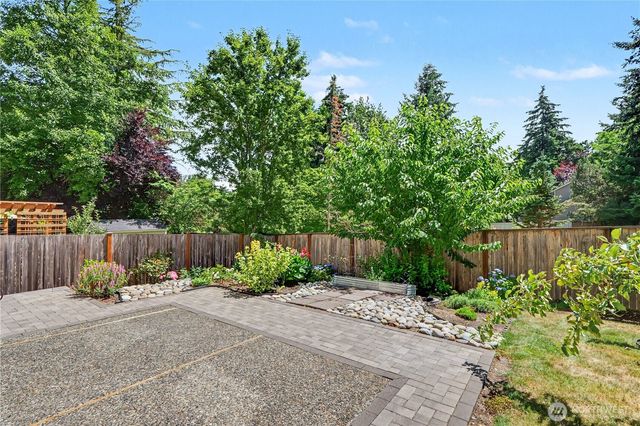 24305 SE 42nd Place, Sammamish, WA 98029