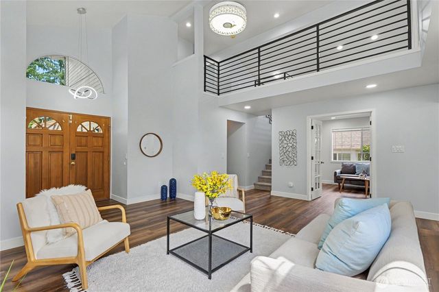 24305 SE 42nd Place, Sammamish, WA 98029