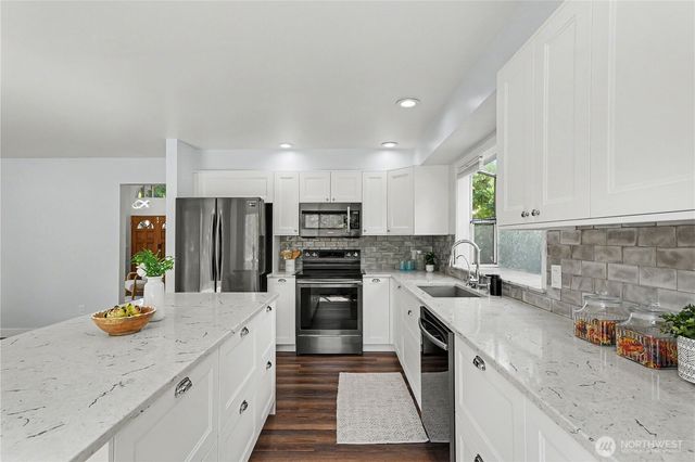 24305 SE 42nd Place, Sammamish, WA 98029