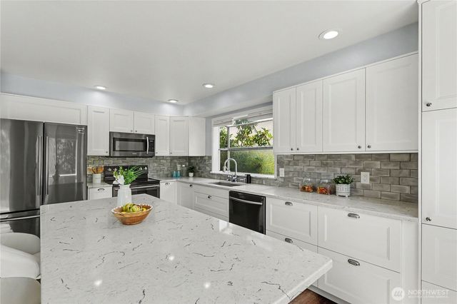 24305 SE 42nd Place, Sammamish, WA 98029