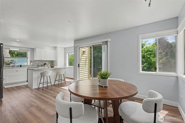 24305 SE 42nd Place, Sammamish, WA 98029