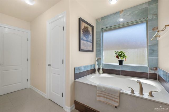 611 Dalobo Boulevard, Edinburg, TX 78541