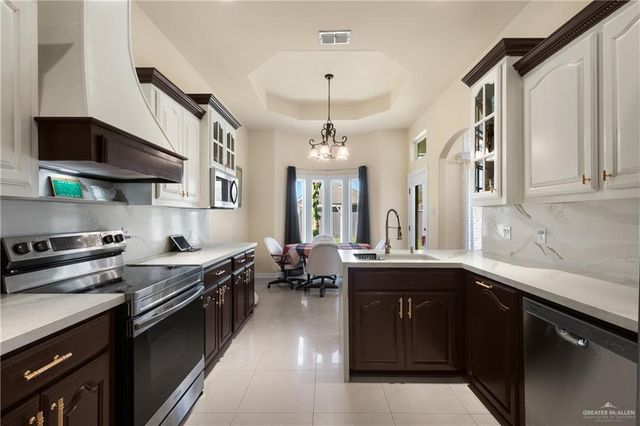 611 Dalobo Boulevard, Edinburg, TX 78541