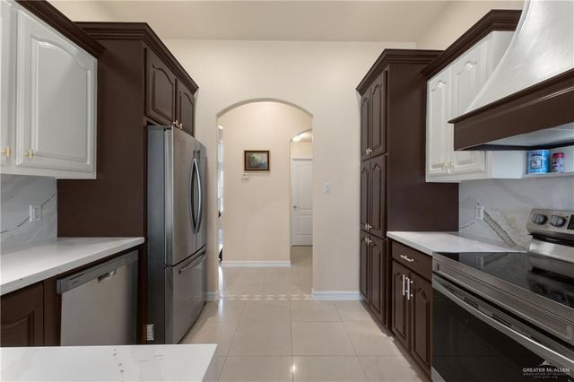 611 Dalobo Boulevard, Edinburg, TX 78541