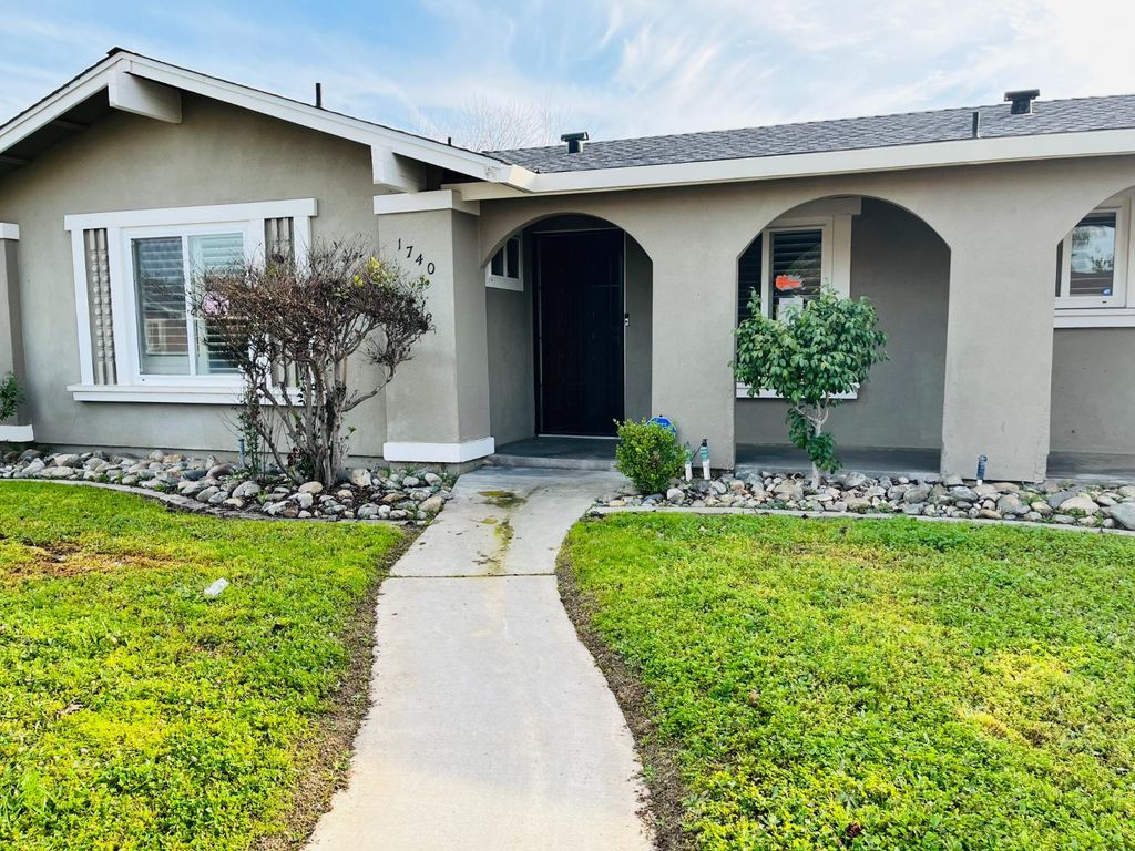 1740 Darby Ln, Ceres, CA 95307