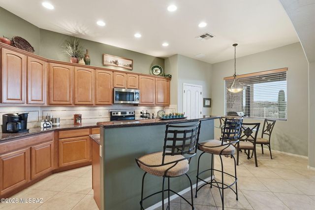 1962 W Acacia Bluffs Drive, Green Valley, AZ 85622