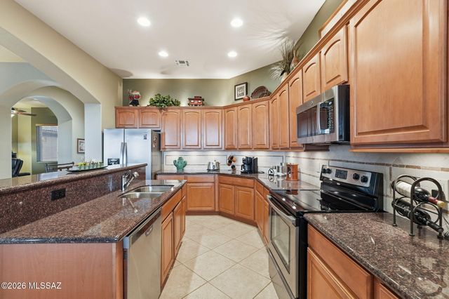 1962 W Acacia Bluffs Drive, Green Valley, AZ 85622