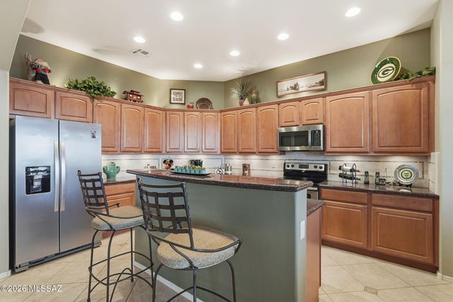 1962 W Acacia Bluffs Drive, Green Valley, AZ 85622