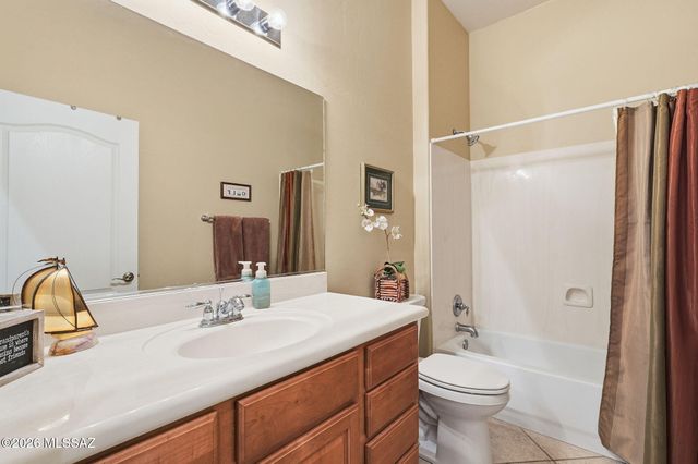 1962 W Acacia Bluffs Drive, Green Valley, AZ 85622