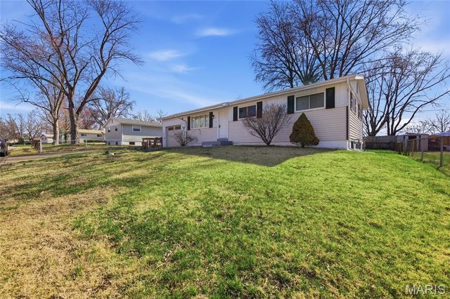 12 Saint Catherine Drive, St Peters, MO 63376