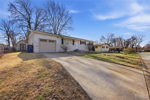 12 Saint Catherine Drive, St Peters, MO 63376