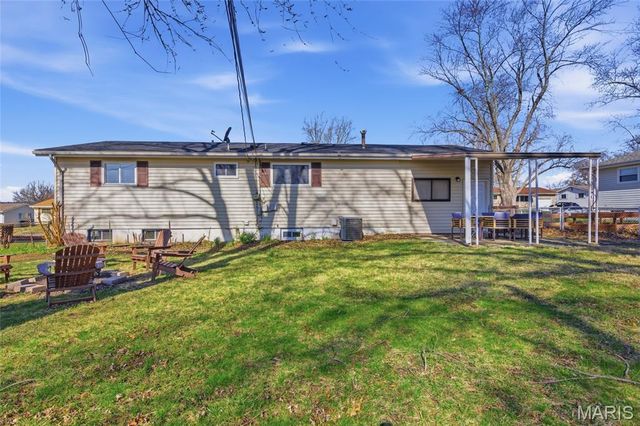 12 Saint Catherine Drive, St Peters, MO 63376