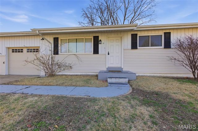 12 Saint Catherine Drive, St Peters, MO 63376