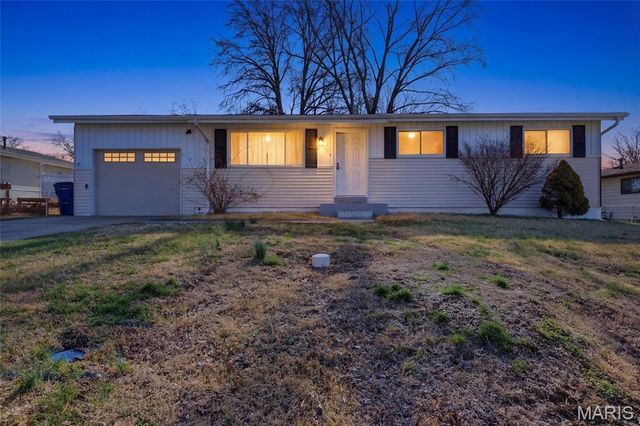 12 Saint Catherine Drive, St Peters, MO 63376