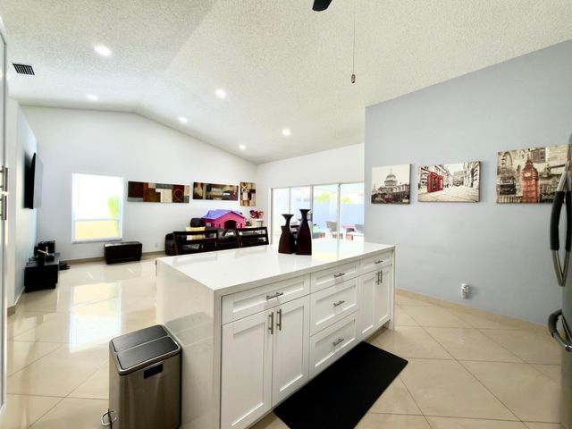 10189 Balsa Way, Palm Beach Gardens, FL 33410