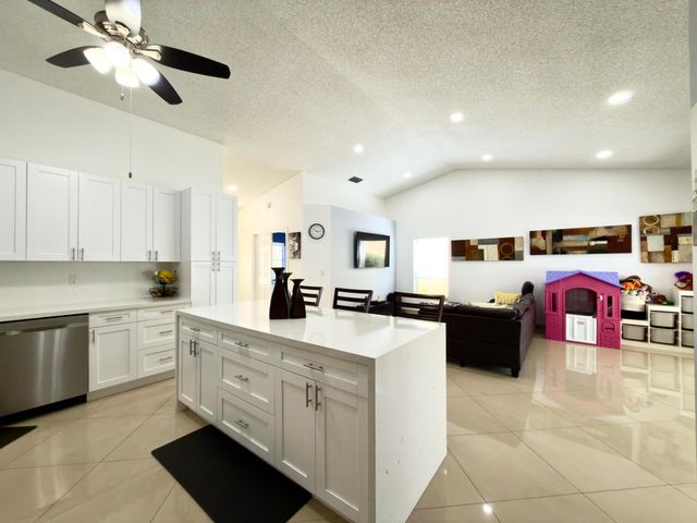 10189 Balsa Way, Palm Beach Gardens, FL 33410