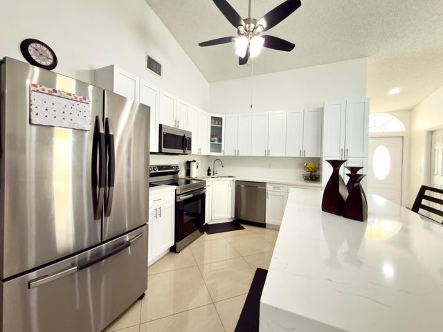 10189 Balsa Way, Palm Beach Gardens, FL 33410