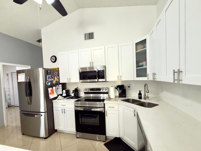 10189 Balsa Way, Palm Beach Gardens, FL 33410