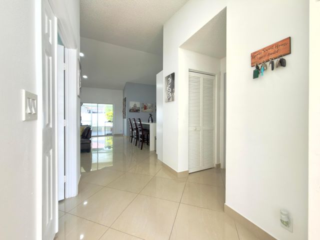 10189 Balsa Way, Palm Beach Gardens, FL 33410