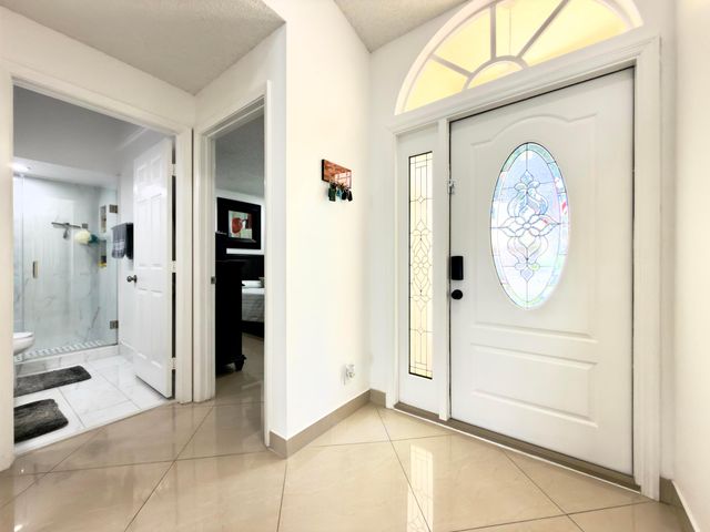 10189 Balsa Way, Palm Beach Gardens, FL 33410