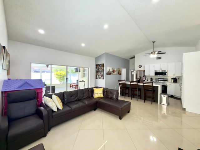 10189 Balsa Way, Palm Beach Gardens, FL 33410