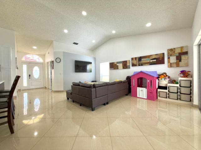 10189 Balsa Way, Palm Beach Gardens, FL 33410