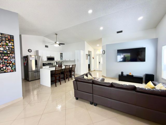 10189 Balsa Way, Palm Beach Gardens, FL 33410