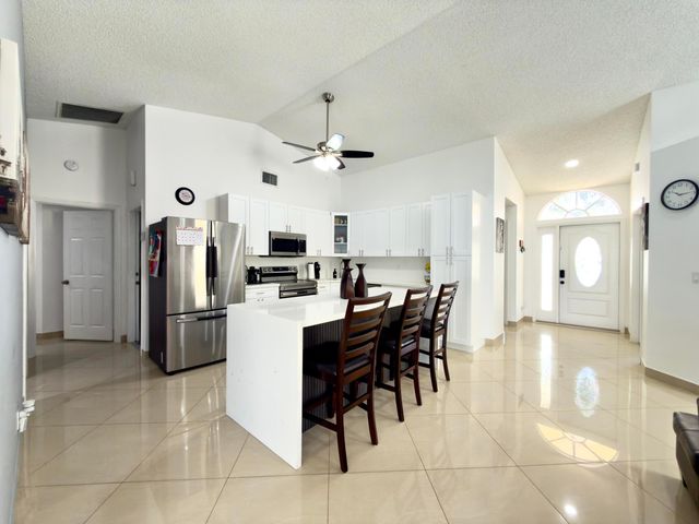 10189 Balsa Way, Palm Beach Gardens, FL 33410
