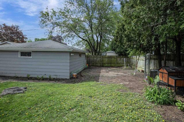 3149 N DURKEE STREET, Appleton, WI 54911